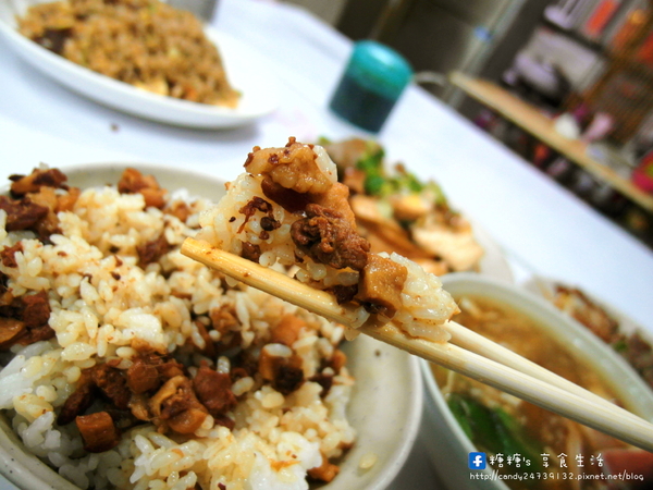 正統魷魚羹羊肉羹：〖台中│美食〗正統魷魚羹羊肉羹 ❤ 食尚玩家推薦~~來大雅必吃小吃!!秉持著傳統做法，口味新鮮，傳承道地台灣美味!!