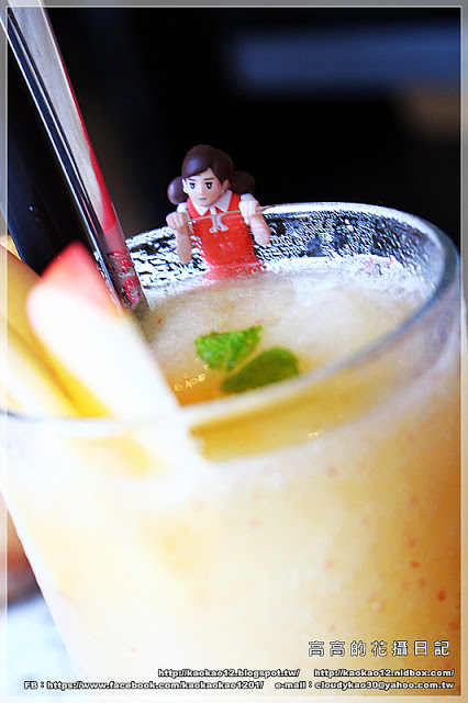 閨蜜創意廚房(高雄店)：【高雄】前金區。有巨型紅色高跟鞋坐鎮的《閨蜜。創義廚房》