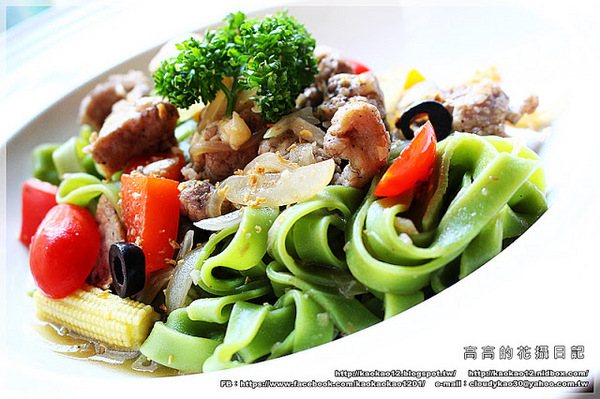 閨蜜創意廚房(高雄店)：【高雄】前金區。有巨型紅色高跟鞋坐鎮的《閨蜜。創義廚房》