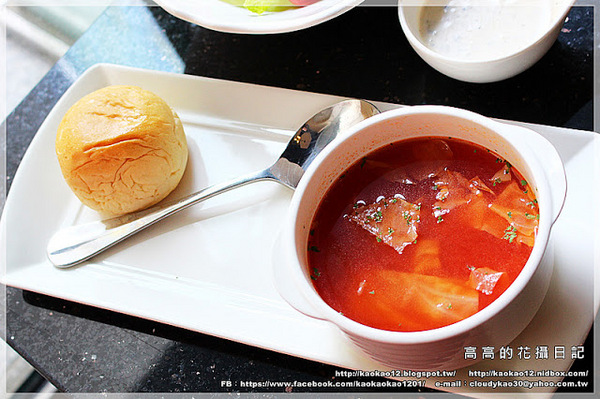 閨蜜創意廚房(高雄店)：【高雄】前金區。有巨型紅色高跟鞋坐鎮的《閨蜜。創義廚房》