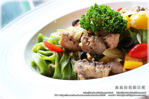 閨蜜創意廚房(高雄店)：【高雄】前金區。有巨型紅色高跟鞋坐鎮的《閨蜜。創義廚房》