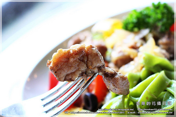 閨蜜創意廚房(高雄店)：【高雄】前金區。有巨型紅色高跟鞋坐鎮的《閨蜜。創義廚房》