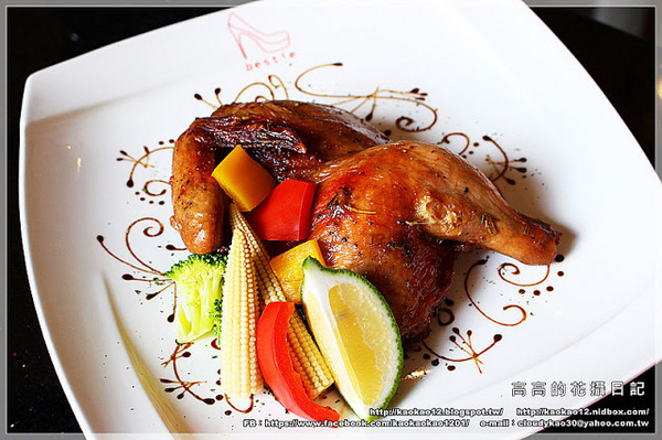 閨蜜創意廚房(高雄店)：【高雄】前金區。有巨型紅色高跟鞋坐鎮的《閨蜜。創義廚房》