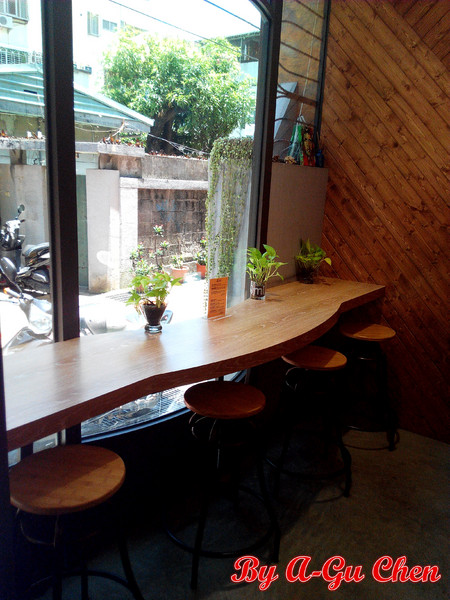 家咖哩(台南成大店): 【臺南Ω東區】家咖哩(臺南成大店)。來自花蓮的南洋風味咖哩,用的是在地有機食材