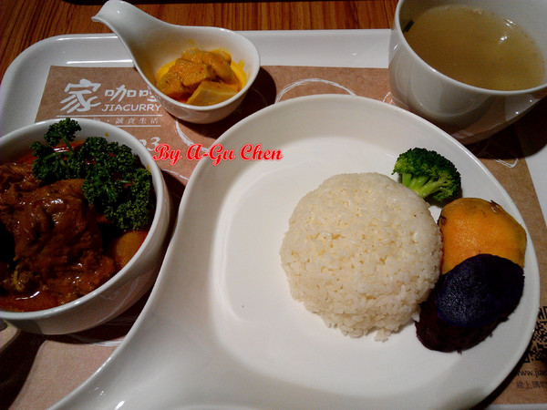 家咖哩(台南成大店): 【臺南Ω東區】家咖哩(臺南成大店)。來自花蓮的南洋風味咖哩,用的是在地有機食材