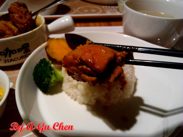 家咖哩(台南成大店): 【臺南Ω東區】家咖哩(臺南成大店)。來自花蓮的南洋風味咖哩,用的是在地有機食材