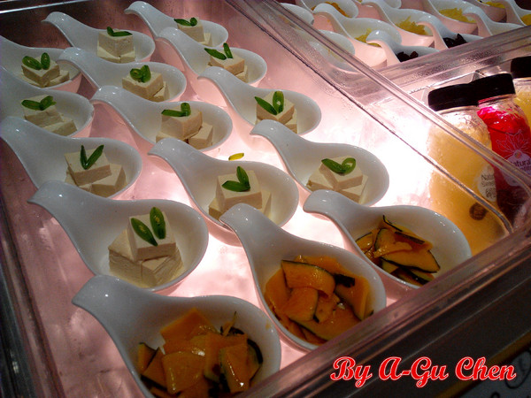 家咖哩(台南成大店): 【臺南Ω東區】家咖哩(臺南成大店)。來自花蓮的南洋風味咖哩,用的是在地有機食材