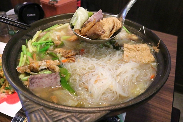 賴一下生猛海鮮:【新北市食記】三重好吃熱炒店~賴一下生猛海鮮/三五好友吃飯聊天/與家庭聚餐好去處/開運年菜外帶整套特價5880元