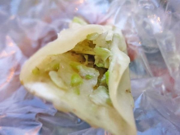 【台北美食】重慶北路鍋貼小吃-10個30元的鍋貼