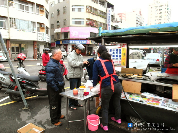 鴻隆點心:〖台中│美食〗鴻隆點心 ❤ 隱藏版中式點心~蔥油餅、韭菜盒子、芋粿,還有會超級大爆漿的餡餅!!只有平日才有唷!!