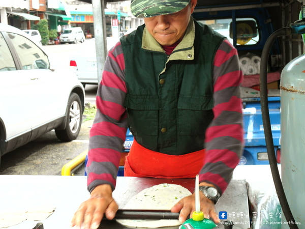 鴻隆點心:〖台中│美食〗鴻隆點心 ❤ 隱藏版中式點心~蔥油餅、韭菜盒子、芋粿,還有會超級大爆漿的餡餅!!只有平日才有唷!!