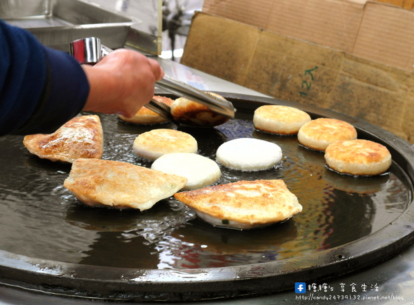 鴻隆點心:〖台中│美食〗鴻隆點心 ❤ 隱藏版中式點心~蔥油餅、韭菜盒子、芋粿,還有會超級大爆漿的餡餅!!只有平日才有唷!!
