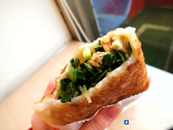 鴻隆點心:〖台中│美食〗鴻隆點心 ❤ 隱藏版中式點心~蔥油餅、韭菜盒子、芋粿,還有會超級大爆漿的餡餅!!只有平日才有唷!!