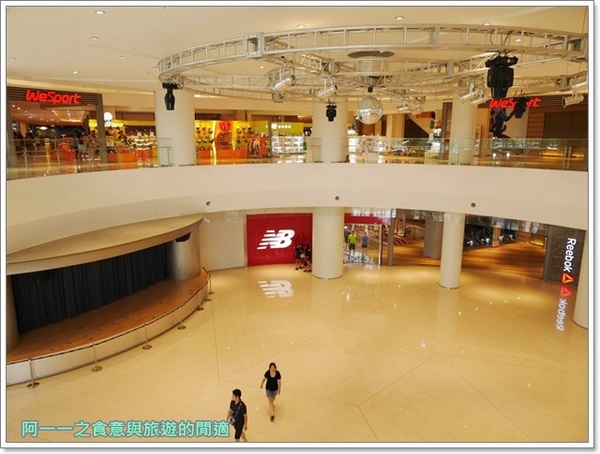 高雄大魯閣草衙道購物中心：高雄 大魯閣草衙道 賽車樂園～就在捷運旁邊，晴天雨天都好玩