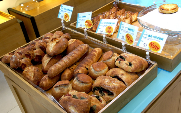 麵包劇場 Alter Ego 1892：(台北。內湖區美食) 『麵包劇場AlterEgo1892』瀰漫在靜巷中的香味，讓人魂牽夢縈的美味麵包！／大推｛起司六重奏｝，爆炸般的起司，讓你口水直流~