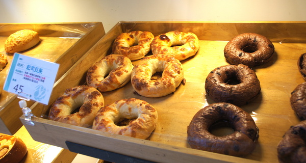 麵包劇場 Alter Ego 1892：(台北。內湖區美食) 『麵包劇場AlterEgo1892』瀰漫在靜巷中的香味，讓人魂牽夢縈的美味麵包！／大推｛起司六重奏｝，爆炸般的起司，讓你口水直流~