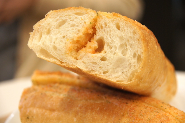 麵包劇場 Alter Ego 1892：(台北。內湖區美食) 『麵包劇場AlterEgo1892』瀰漫在靜巷中的香味，讓人魂牽夢縈的美味麵包！／大推｛起司六重奏｝，爆炸般的起司，讓你口水直流~