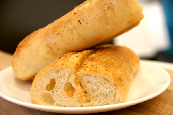 麵包劇場 Alter Ego 1892：(台北。內湖區美食) 『麵包劇場AlterEgo1892』瀰漫在靜巷中的香味，讓人魂牽夢縈的美味麵包！／大推｛起司六重奏｝，爆炸般的起司，讓你口水直流~