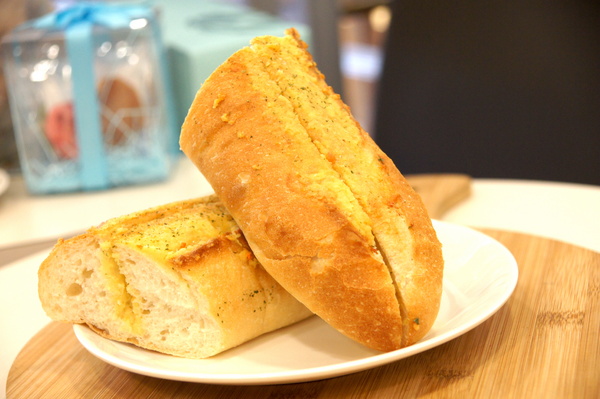 麵包劇場 Alter Ego 1892：(台北。內湖區美食) 『麵包劇場AlterEgo1892』瀰漫在靜巷中的香味，讓人魂牽夢縈的美味麵包！／大推｛起司六重奏｝，爆炸般的起司，讓你口水直流~