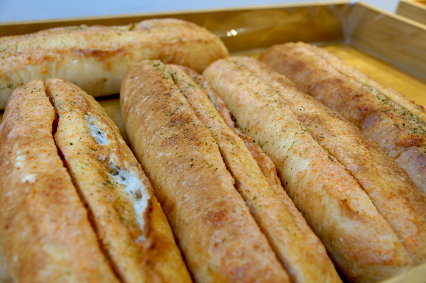 麵包劇場 Alter Ego 1892：(台北。內湖區美食) 『麵包劇場AlterEgo1892』瀰漫在靜巷中的香味，讓人魂牽夢縈的美味麵包！／大推｛起司六重奏｝，爆炸般的起司，讓你口水直流~