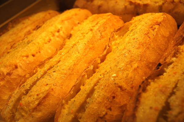 麵包劇場 Alter Ego 1892：(台北。內湖區美食) 『麵包劇場AlterEgo1892』瀰漫在靜巷中的香味，讓人魂牽夢縈的美味麵包！／大推｛起司六重奏｝，爆炸般的起司，讓你口水直流~