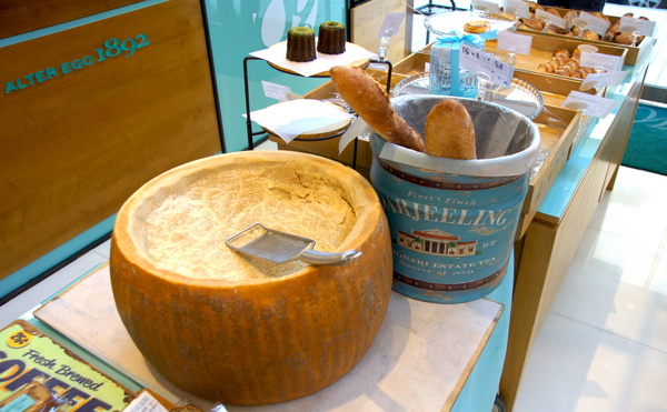 麵包劇場 Alter Ego 1892：(台北。內湖區美食) 『麵包劇場AlterEgo1892』瀰漫在靜巷中的香味，讓人魂牽夢縈的美味麵包！／大推｛起司六重奏｝，爆炸般的起司，讓你口水直流~