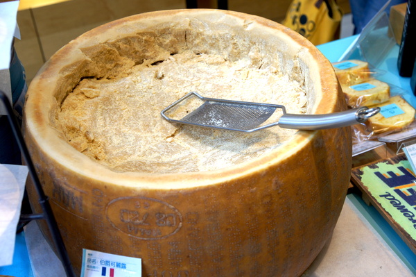 麵包劇場 Alter Ego 1892：(台北。內湖區美食) 『麵包劇場AlterEgo1892』瀰漫在靜巷中的香味，讓人魂牽夢縈的美味麵包！／大推｛起司六重奏｝，爆炸般的起司，讓你口水直流~