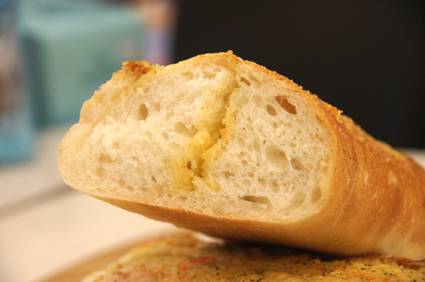 麵包劇場 Alter Ego 1892：(台北。內湖區美食) 『麵包劇場AlterEgo1892』瀰漫在靜巷中的香味，讓人魂牽夢縈的美味麵包！／大推｛起司六重奏｝，爆炸般的起司，讓你口水直流~