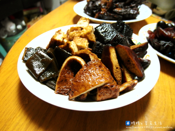 大肥鴨東山鴨頭(南屯店):〖台中│美食〗大肥鴨東山鴨頭(南屯店) ❤ 深夜排隊美食!!天天換油,入味好吃不油膩,還帶有獨特的八角香氣~