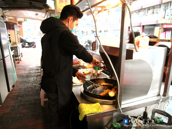 大肥鴨東山鴨頭(南屯店):〖台中│美食〗大肥鴨東山鴨頭(南屯店) ❤ 深夜排隊美食!!天天換油,入味好吃不油膩,還帶有獨特的八角香氣~