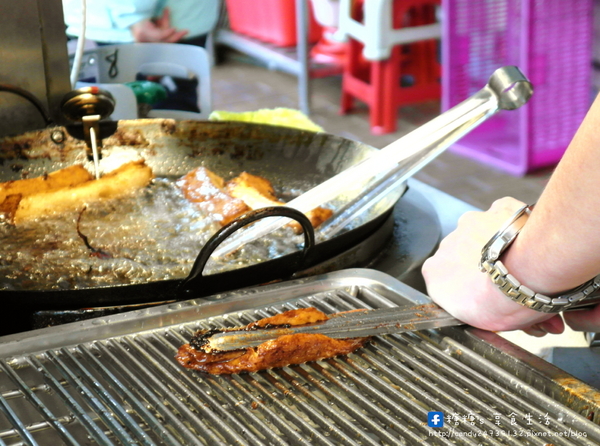 大肥鴨東山鴨頭(南屯店):〖台中│美食〗大肥鴨東山鴨頭(南屯店) ❤ 深夜排隊美食!!天天換油,入味好吃不油膩,還帶有獨特的八角香氣~