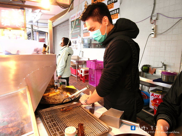 大肥鴨東山鴨頭(南屯店):〖台中│美食〗大肥鴨東山鴨頭(南屯店) ❤ 深夜排隊美食!!天天換油,入味好吃不油膩,還帶有獨特的八角香氣~