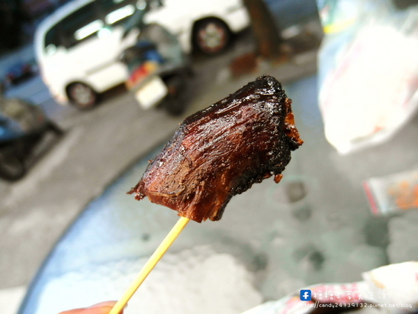 大肥鴨東山鴨頭(南屯店):〖台中│美食〗大肥鴨東山鴨頭(南屯店) ❤ 深夜排隊美食!!天天換油,入味好吃不油膩,還帶有獨特的八角香氣~