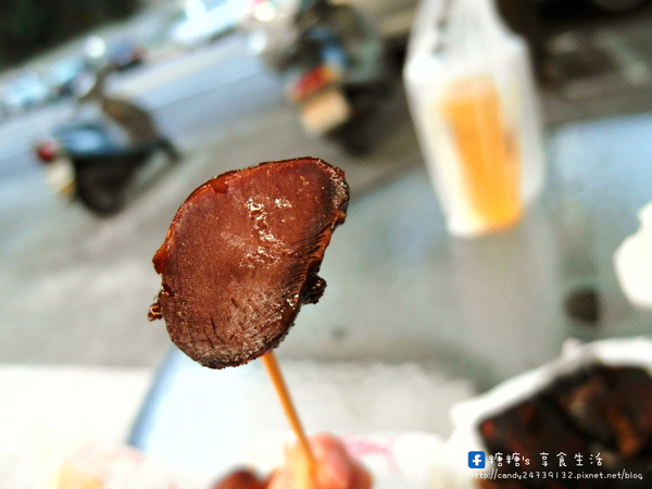 大肥鴨東山鴨頭(南屯店):〖台中│美食〗大肥鴨東山鴨頭(南屯店) ❤ 深夜排隊美食!!天天換油,入味好吃不油膩,還帶有獨特的八角香氣~