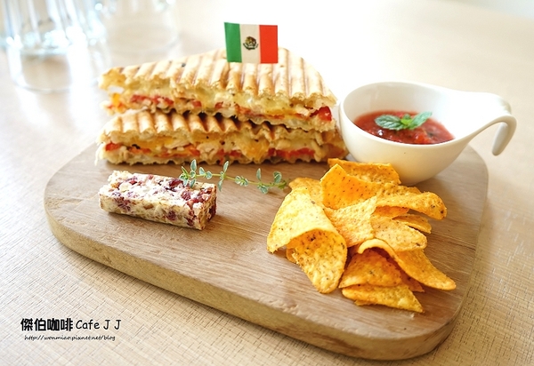 傑伯咖啡 Cafe J J:【南京復興/輕食下午茶】平價免服務費又不限用餐時間附wifi及插座必訪好店! ✿✿ 傑伯咖啡 Cafe J J ✿✿ (完整菜單)