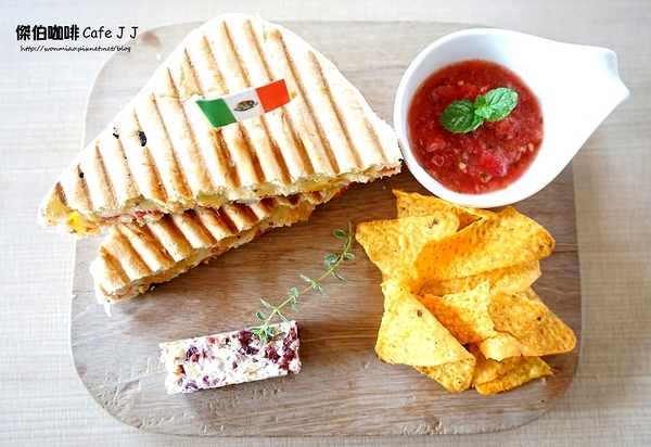 傑伯咖啡 Cafe J J:【南京復興/輕食下午茶】平價免服務費又不限用餐時間附wifi及插座必訪好店! ✿✿ 傑伯咖啡 Cafe J J ✿✿ (完整菜單)