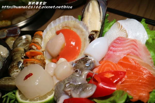 一品堂IPPIN 精緻涮涮鍋:【新北板橋區】板橋火鍋推薦『一品堂IPPIN 精緻涮涮鍋』霸氣大海陸鍋/極黑和牛雪花