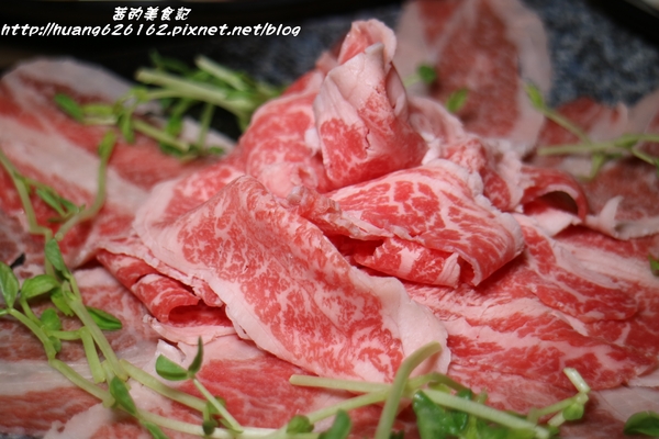 一品堂IPPIN 精緻涮涮鍋:【新北板橋區】板橋火鍋推薦『一品堂IPPIN 精緻涮涮鍋』霸氣大海陸鍋/極黑和牛雪花