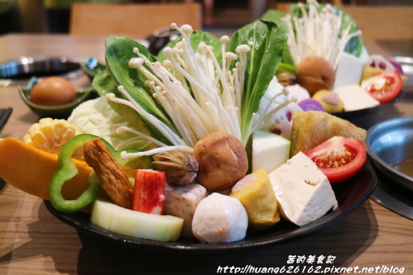 一品堂IPPIN 精緻涮涮鍋:【新北板橋區】板橋火鍋推薦『一品堂IPPIN 精緻涮涮鍋』霸氣大海陸鍋/極黑和牛雪花