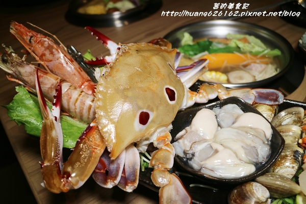 一品堂IPPIN 精緻涮涮鍋:【新北板橋區】板橋火鍋推薦『一品堂IPPIN 精緻涮涮鍋』霸氣大海陸鍋/極黑和牛雪花