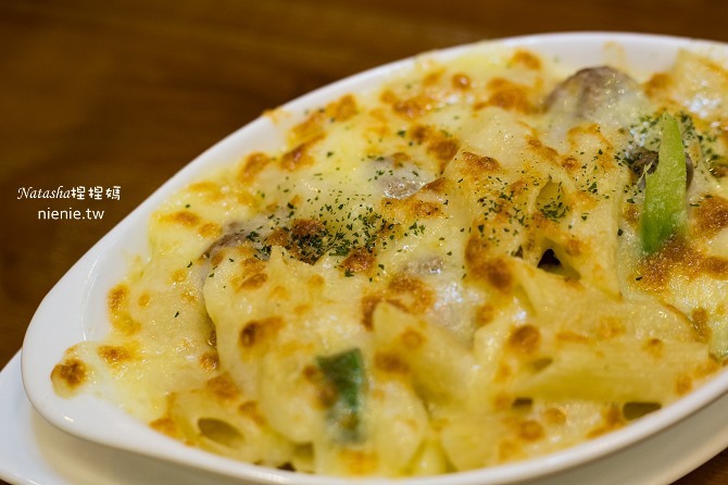 親子餐廳│苗栗頭份美食│義食屋Eataliano頭份中央店~引進洗球機清洗親子遊樂區球池。具備球賽大螢幕和射飛鏢遊戲25