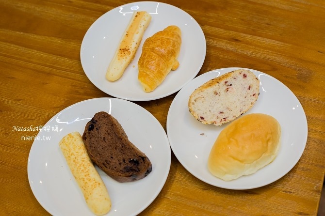 親子餐廳│苗栗頭份美食│義食屋Eataliano頭份中央店~引進洗球機清洗親子遊樂區球池。具備球賽大螢幕和射飛鏢遊戲11