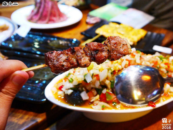 店小二串燒燒肉:店小二燒烤,夏天夜晚就是要大口吃肉大口喝酒阿!