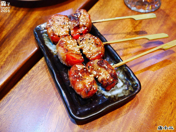 店小二串燒燒肉:店小二燒烤,夏天夜晚就是要大口吃肉大口喝酒阿!