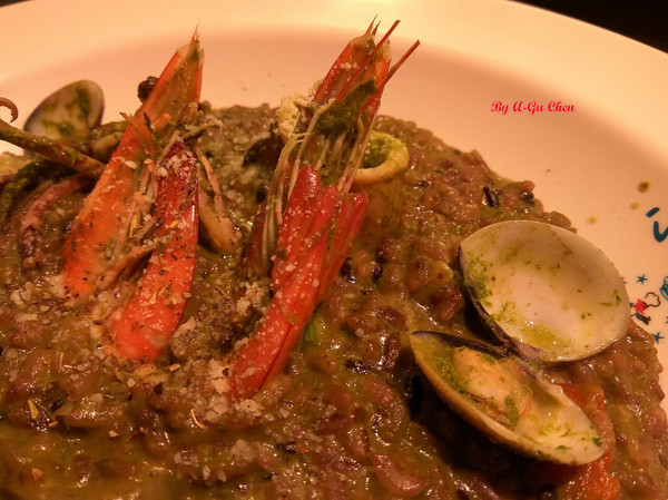 小星星義大利麵(小星星義大利麵新光三越中山店)：【臺南Ω中西區】小星星義大利麵。義大利麵、燉飯、招牌炸雞肉串