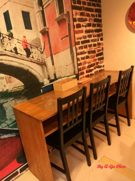 小星星義大利麵(小星星義大利麵新光三越中山店)：【臺南Ω中西區】小星星義大利麵。義大利麵、燉飯、招牌炸雞肉串