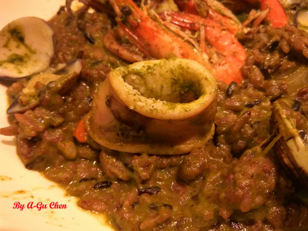 小星星義大利麵(小星星義大利麵新光三越中山店)：【臺南Ω中西區】小星星義大利麵。義大利麵、燉飯、招牌炸雞肉串