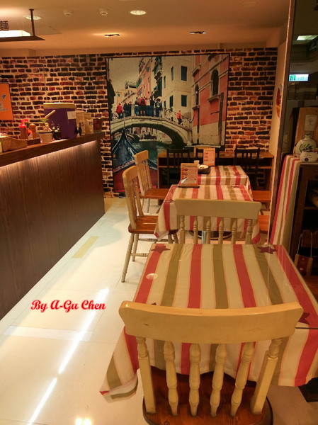 小星星義大利麵(小星星義大利麵新光三越中山店)：【臺南Ω中西區】小星星義大利麵。義大利麵、燉飯、招牌炸雞肉串