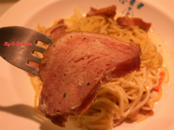 小星星義大利麵(小星星義大利麵新光三越中山店)：【臺南Ω中西區】小星星義大利麵。義大利麵、燉飯、招牌炸雞肉串