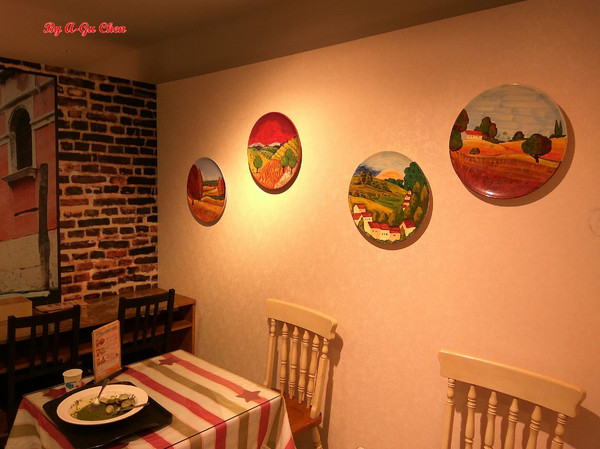 小星星義大利麵(小星星義大利麵新光三越中山店)：【臺南Ω中西區】小星星義大利麵。義大利麵、燉飯、招牌炸雞肉串